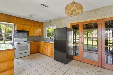 House in Pinellas Park, Florida 3 bedrooms, 94.02 sq.m. № 1913040 - photo 3