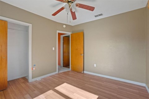 House in Pinellas Park, Florida 3 bedrooms, 94.02 sq.m. № 1913040 - photo 12