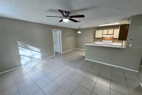 Condo in Altamonte Springs, Florida, 2 bedrooms № 2210224 - photo 4