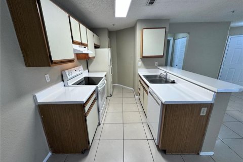 Condo in Altamonte Springs, Florida, 2 bedrooms № 2210224 - photo 7