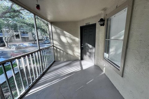 Condo in Altamonte Springs, Florida, 2 bedrooms № 2210224 - photo 2