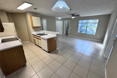 Condo in Altamonte Springs, Florida, 2 bedrooms № 2210224 - photo 6