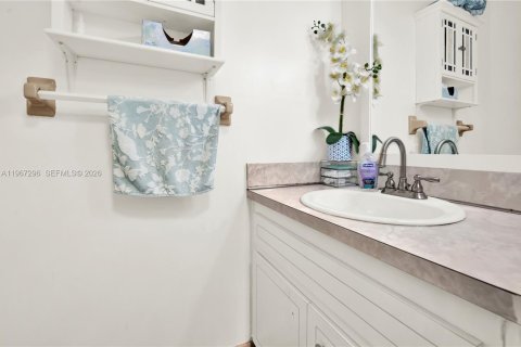 Купить таунхаус в Суитуотер, Флорида 2 спальни, 87.05м2, № 2081383 - фото 21