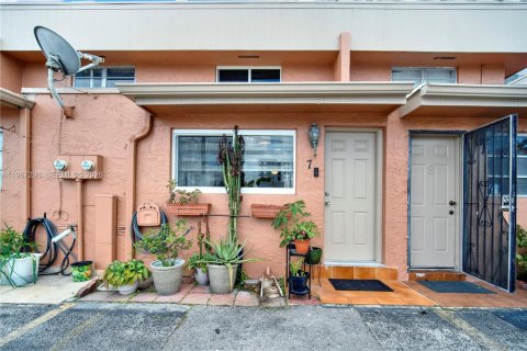 Купить таунхаус в Суитуотер, Флорида 2 спальни, 87.05м2, № 2081383 - фото 24
