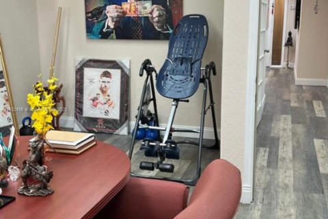 Commercial property in Hollywood, Florida № 1961163 - photo 9