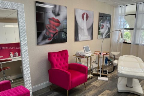 Commercial property in Hollywood, Florida № 1961163 - photo 3