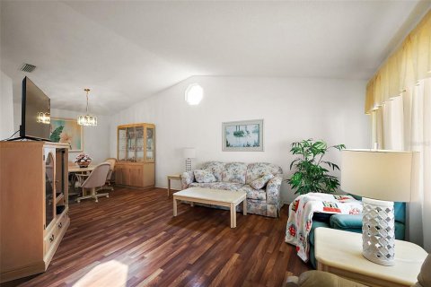House in Leesburg, Florida 3 bedrooms, 135.64 sq.m. № 1720157 - photo 18