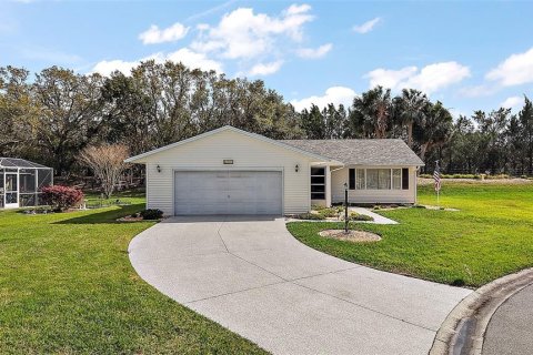 House in Leesburg, Florida 3 bedrooms, 135.64 sq.m. № 1720157 - photo 1