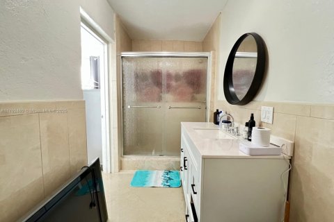 House in Fort Lauderdale, Florida 4 bedrooms, 144.46 sq.m. № 1953271 - photo 5
