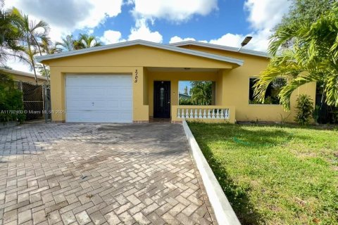 House in Fort Lauderdale, Florida 4 bedrooms, 144.46 sq.m. № 1953271 - photo 1