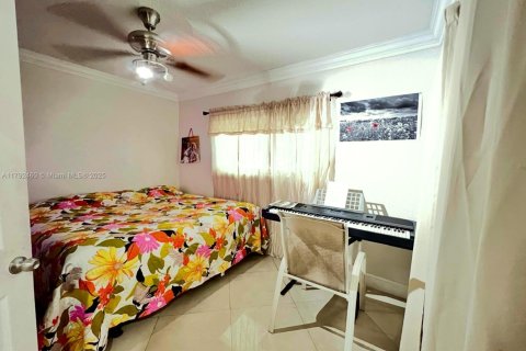 House in Fort Lauderdale, Florida 4 bedrooms, 144.46 sq.m. № 1953271 - photo 4