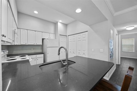 Condo in Gainesville, Florida, 2 bedrooms  № 1873031 - photo 9