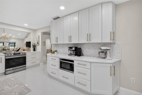 House in Boca Raton, Florida 2 bedrooms, 172.43 sq.m. № 1929942 - photo 12