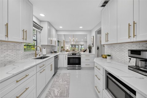 House in Boca Raton, Florida 2 bedrooms, 172.43 sq.m. № 1929942 - photo 11