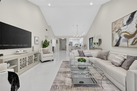 House in Boca Raton, Florida 2 bedrooms, 172.43 sq.m. № 1929942 - photo 6