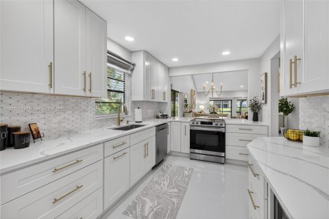 House in Boca Raton, Florida 2 bedrooms, 172.43 sq.m. № 1929942 - photo 15