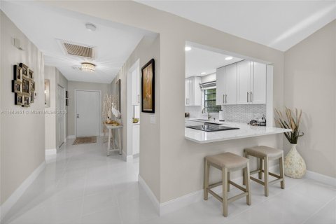 House in Boca Raton, Florida 2 bedrooms, 172.43 sq.m. № 1929942 - photo 17