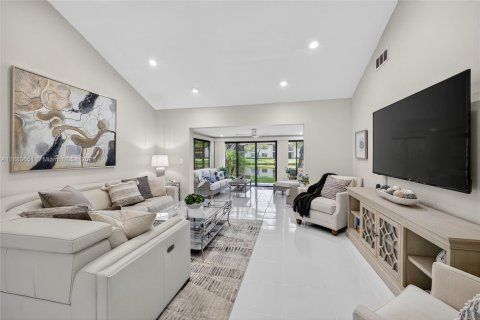 House in Boca Raton, Florida 2 bedrooms, 172.43 sq.m. № 1929942 - photo 4