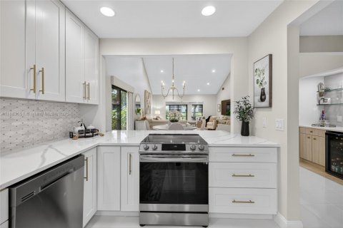 House in Boca Raton, Florida 2 bedrooms, 172.43 sq.m. № 1929942 - photo 10