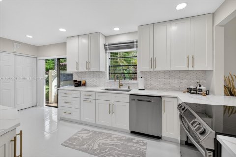 House in Boca Raton, Florida 2 bedrooms, 172.43 sq.m. № 1929942 - photo 16