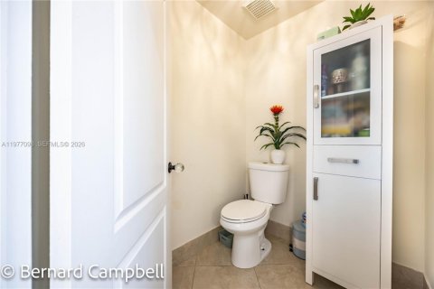 House in Pembroke Pines, Florida 4 bedrooms, 246.66 sq.m. № 2041576 - photo 25