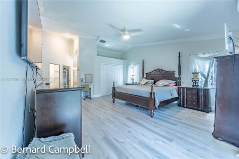 House in Pembroke Pines, Florida 4 bedrooms, 246.66 sq.m. № 2041576 - photo 21