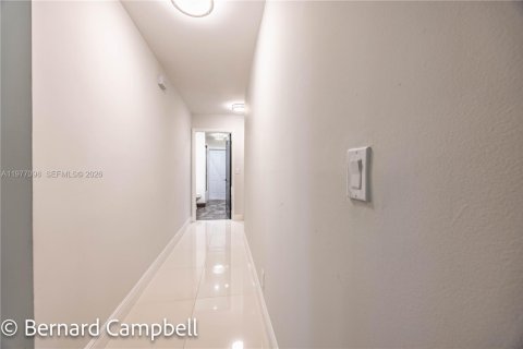 House in Pembroke Pines, Florida 4 bedrooms, 246.66 sq.m. № 2041576 - photo 29