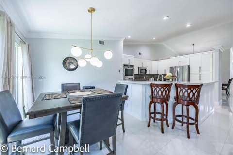 House in Pembroke Pines, Florida 4 bedrooms, 246.66 sq.m. № 2041576 - photo 6