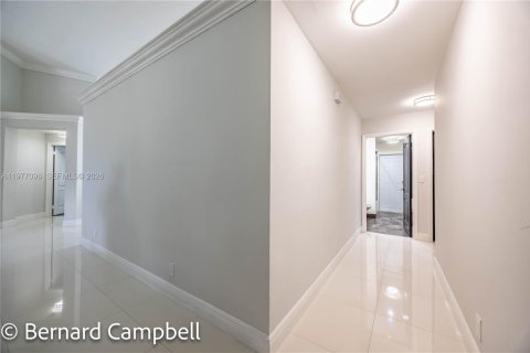 House in Pembroke Pines, Florida 4 bedrooms, 246.66 sq.m. № 2041576 - photo 30