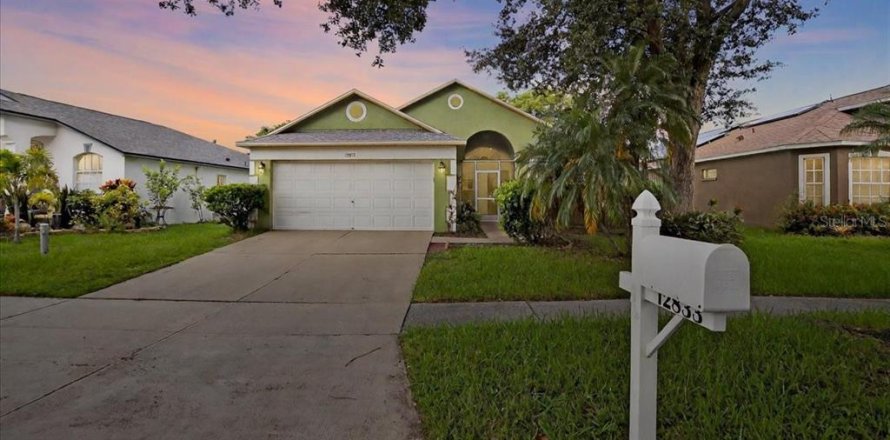 House in Gibsonton, Florida 3 bedrooms, 146.6 sq.m. № 1885932