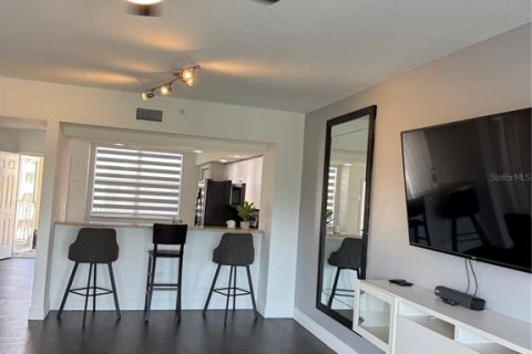Condo in Largo, Florida, 2 bedrooms  № 2201155 - photo 15
