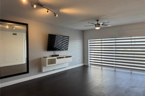 Condo in Largo, Florida, 2 bedrooms  № 2201155 - photo 19