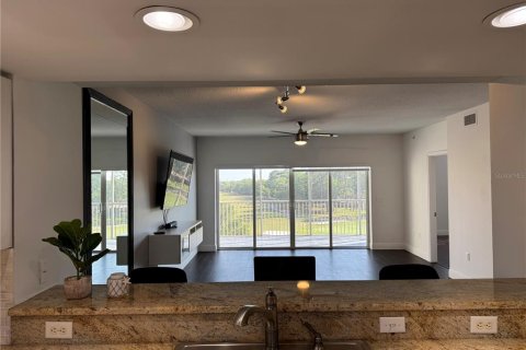 Condo in Largo, Florida, 2 bedrooms  № 2201155 - photo 24