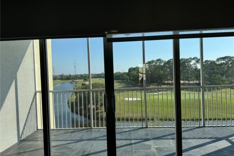 Condo in Largo, Florida, 2 bedrooms  № 2201155 - photo 17