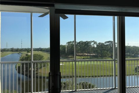 Condo in Largo, Florida, 2 bedrooms  № 2201155 - photo 16