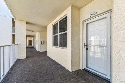 Condo in Largo, Florida, 2 bedrooms  № 2201155 - photo 11