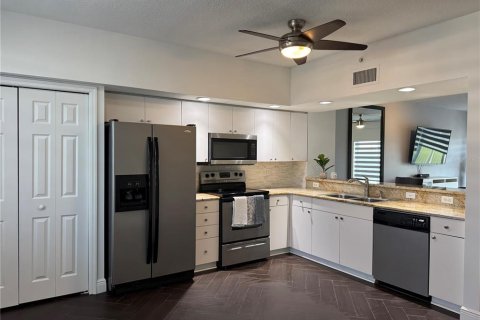 Condo in Largo, Florida, 2 bedrooms  № 2201155 - photo 21