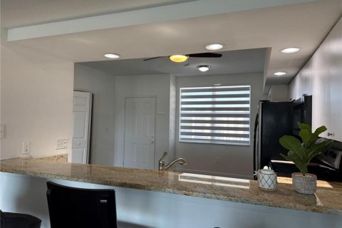 Condo in Largo, Florida, 2 bedrooms  № 2201155 - photo 20