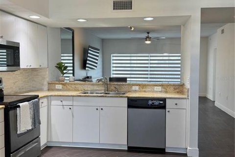 Condo in Largo, Florida, 2 bedrooms  № 2201155 - photo 27