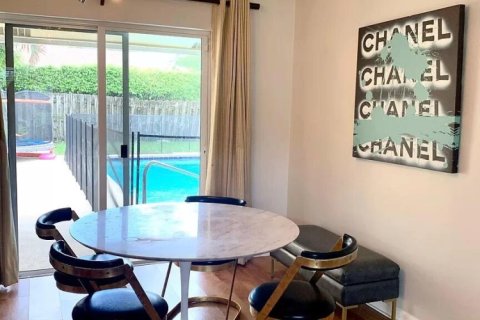 Casa en alquiler en Boca Raton, Florida, 3 dormitorios, 176.14 m2 № 1155527 - foto 1