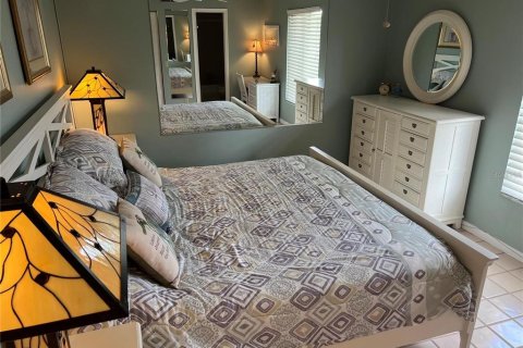 Condominio en alquiler en Saint Petersburg, Florida, 2 dormitorios, 82.68 m2 № 1833602 - foto 18