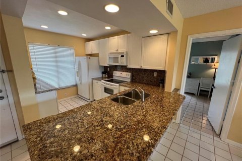 Condominio en alquiler en Saint Petersburg, Florida, 2 dormitorios, 82.68 m2 № 1833602 - foto 8