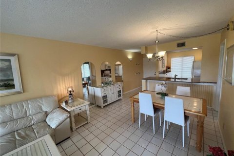 Condominio en alquiler en Saint Petersburg, Florida, 2 dormitorios, 82.68 m2 № 1833602 - foto 11