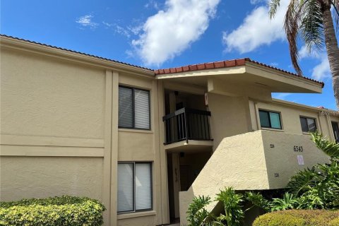 Condominio en alquiler en Saint Petersburg, Florida, 2 dormitorios, 82.68 m2 № 1833602 - foto 1