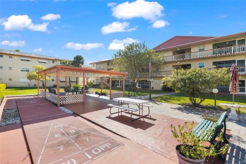 Condominio en venta en Hollywood, Florida, 2 dormitorios, 89.93 m2 № 1828877 - foto 16