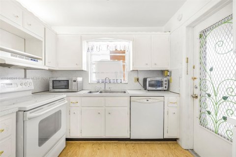 Condominio en venta en Hollywood, Florida, 2 dormitorios, 89.93 m2 № 1828877 - foto 2