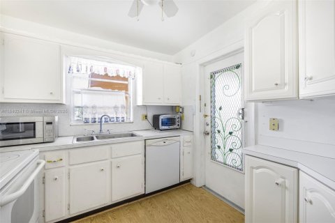 Condominio en venta en Hollywood, Florida, 2 dormitorios, 89.93 m2 № 1828877 - foto 3