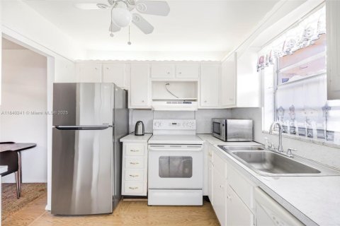 Condominio en venta en Hollywood, Florida, 2 dormitorios, 89.93 m2 № 1828877 - foto 1