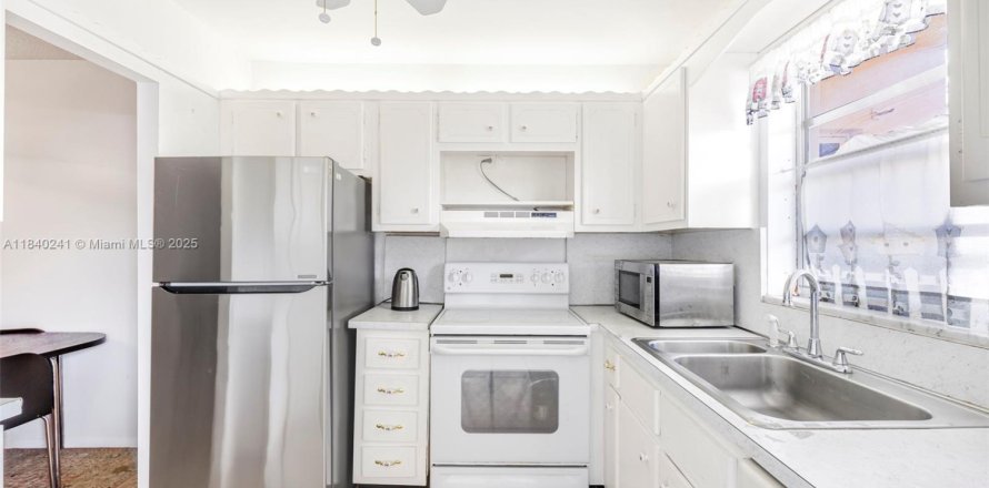 Condominio en Hollywood, Florida, 2 dormitorios № 1828877