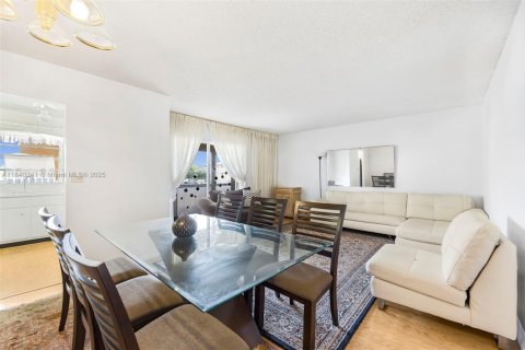 Condominio en venta en Hollywood, Florida, 2 dormitorios, 89.93 m2 № 1828877 - foto 5